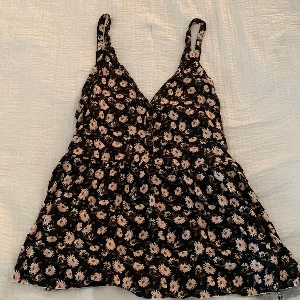 American Eagle: Black Floral Tank (Size Medium)
